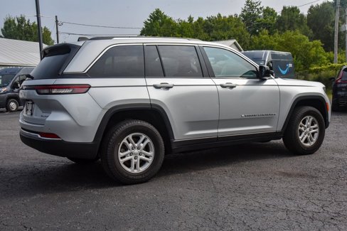 Certified 2023 Jeep Grand Cherokee Laredo w/ Luxury Tech Group I image 3