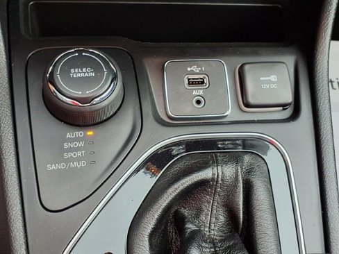 Used 2019 Jeep Cherokee Limited image 20