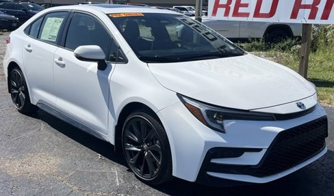 Used 2025 Toyota Corolla SE w/ SE Premium Package image 2