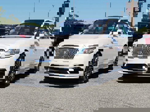 Used 2019 Lincoln Continental Reserve image 1