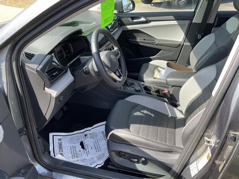 Used 2022 Volkswagen Taos SEL w/ Panoramic Sunroof Package image 4