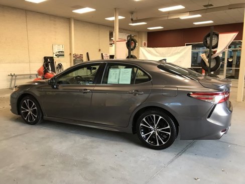 Certified 2020 Toyota Camry SE image 6