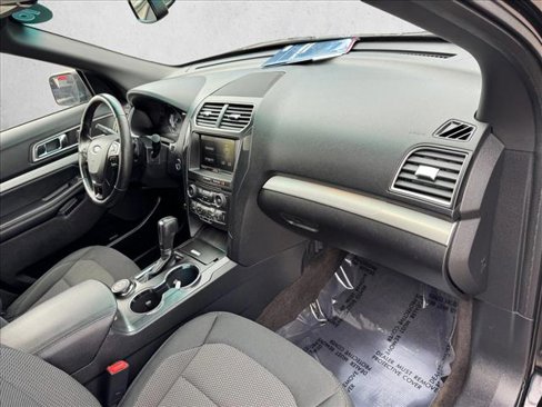Used 2016 Ford Explorer XLT w/ Equipment Group 201A image 22