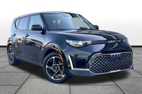 Used 2023 Kia Soul EX image 2