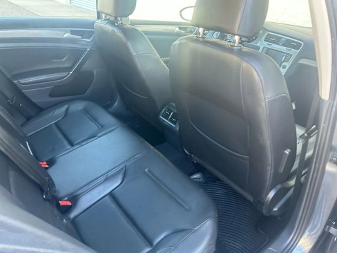 Used 2015 Volkswagen Golf TDI S image 16
