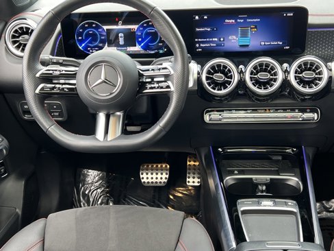 Used 2024 Mercedes-Benz EQB 300 4MATIC image 15