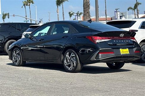 Used 2025 Hyundai Elantra Sport image 6
