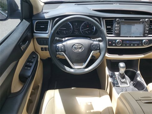 Used 2016 Toyota Highlander XLE image 30
