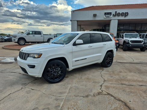 Used 2019 Jeep Grand Cherokee Altitude image 2