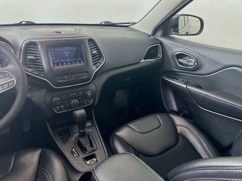 Used 2020 Jeep Cherokee Latitude Plus image 23