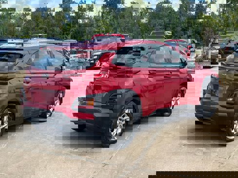 Used 2021 Hyundai Kona SE w/ Cargo Package image 11