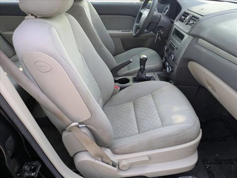 Used 2010 Ford Fusion SE image 18