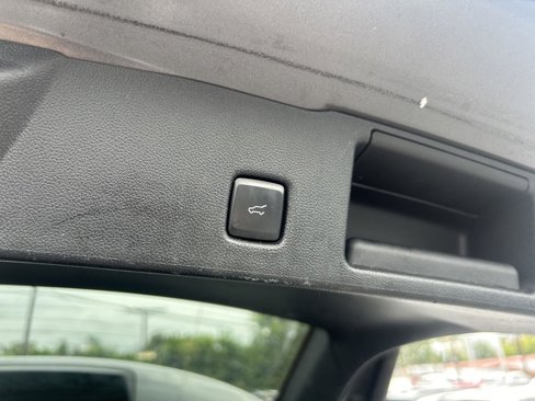 Used 2022 Ford Escape SE w/ SE Sport Appearance Package image 8