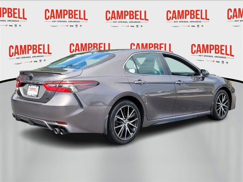 Used 2023 Toyota Camry SE image 3