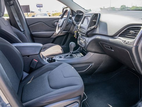 Used 2019 Jeep Cherokee Latitude w/ Popular Appearance Group image 20