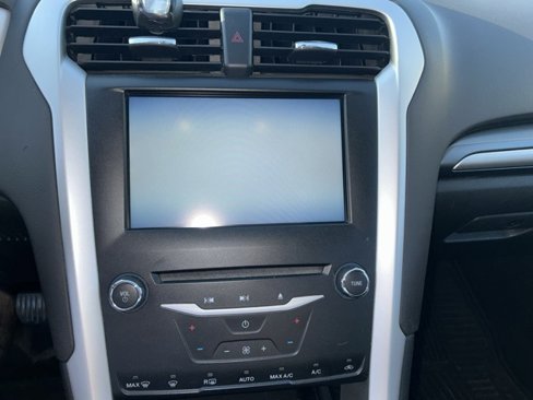 Used 2014 Ford Fusion SE image 10