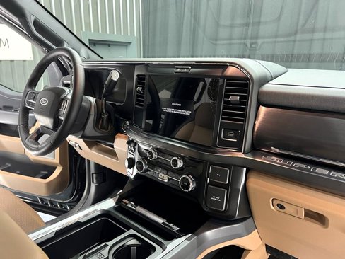 Used 2025 Ford F450 Lariat w/ FX4 Off-Road Package image 28