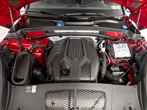 Certified 2025 Porsche Macan image 41