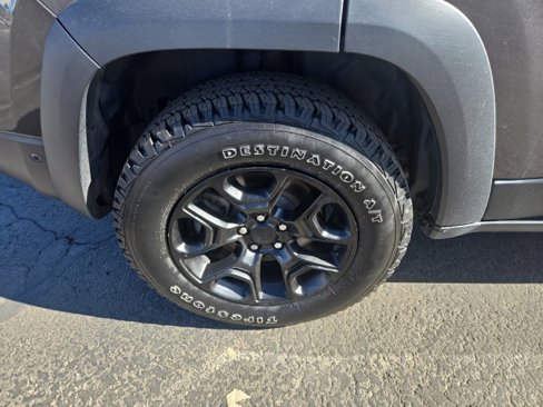 Used 2019 Jeep Cherokee Trailhawk image 12