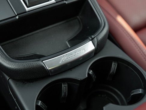 Certified 2022 Porsche Macan image 28