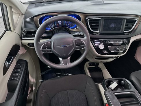 Certified 2018 Chrysler Pacifica Touring Plus w/ Tire & Wheel Group image 30