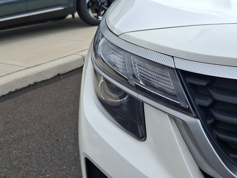 Used 2023 Kia Seltos LX image 9