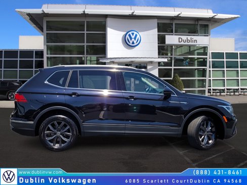 Certified 2022 Volkswagen Tiguan SE image 3