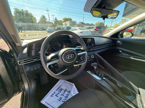 Used 2022 Hyundai Elantra SE image 13