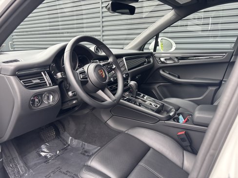 Certified 2025 Porsche Macan image 20