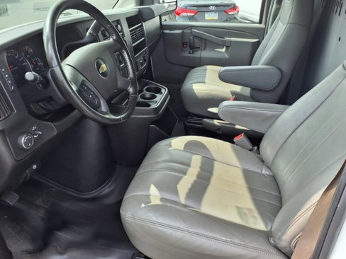 Used 2021 Chevrolet Express 3500 w/ Driver Convenience Package image 9
