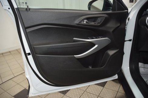 Certified 2024 Chevrolet Trax RS w/ Driver Confidence Package image 40