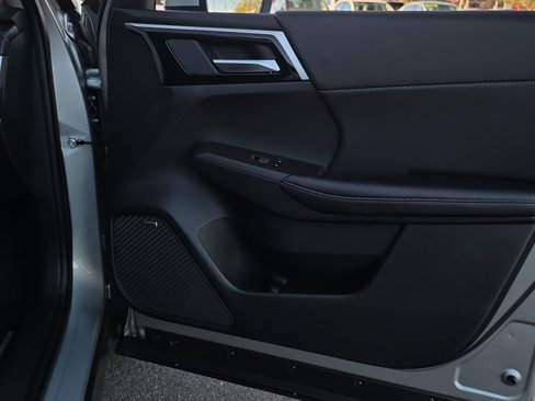 New 2025 Mitsubishi Outlander SE image 23
