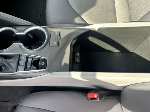 Used 2022 Toyota Camry LE image 26