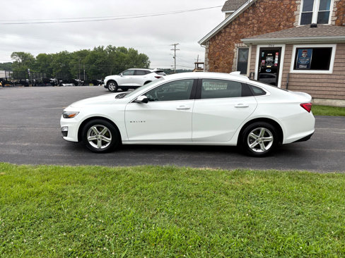 Used 2024 Chevrolet Malibu LT image 2