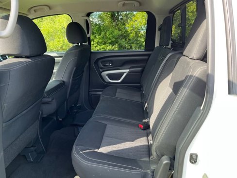 Used 2018 Nissan Titan SV image 18