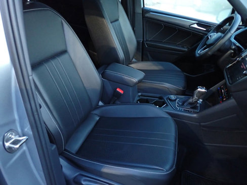 Used 2022 Volkswagen Tiguan SE R-Line image 12