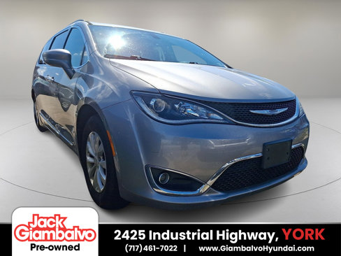 Used 2017 Chrysler Pacifica Touring-L image 1