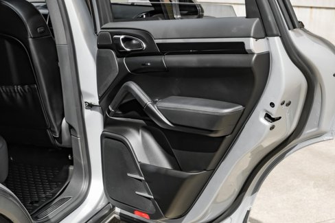 Used 2016 Porsche Cayenne S image 48