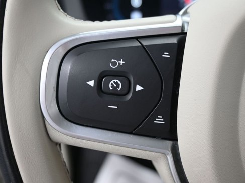 Certified 2022 Volvo XC60 B5 Momentum w/ Advanced Package image 17