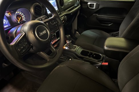 Used 2023 Jeep Gladiator Sport image 9