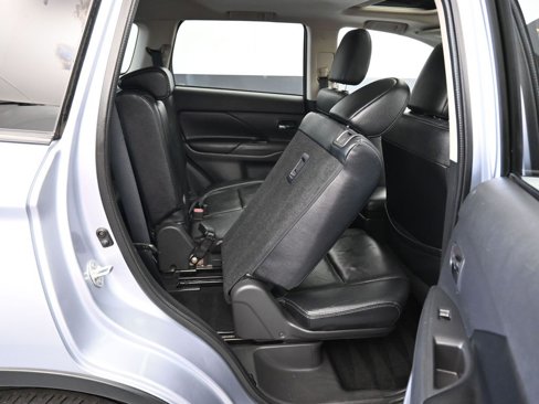 Used 2015 Mitsubishi Outlander SE image 44