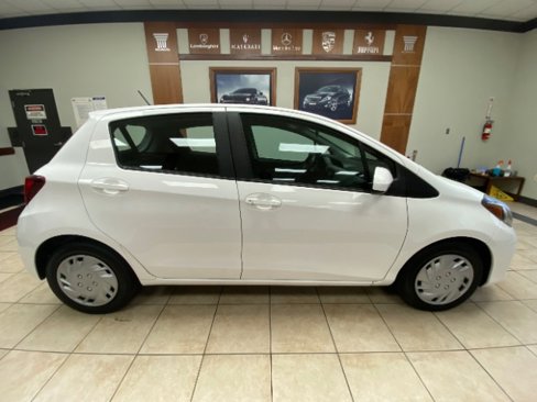 Used 2015 Toyota Yaris L image 8