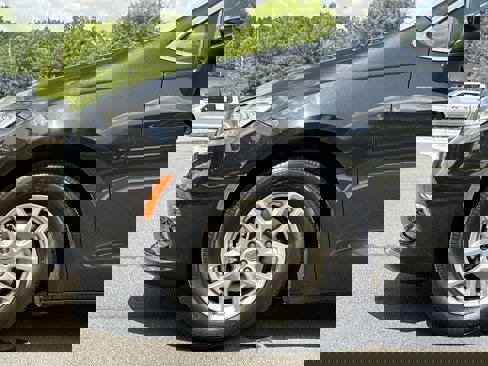 Used 2023 Chrysler Pacifica Touring-L image 10
