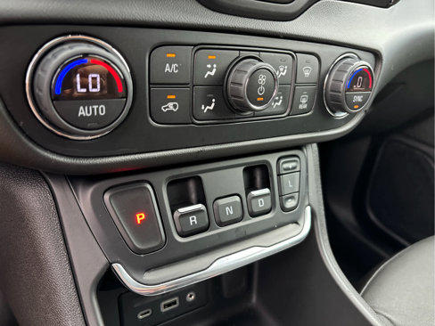 Used 2021 GMC Terrain SLT image 16