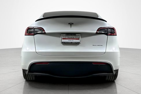 Used 2023 Tesla Model Y AWD image 4