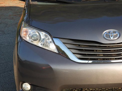 Used 2014 Toyota Sienna XLE image 23