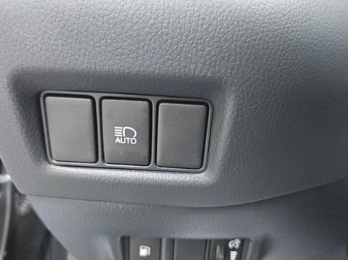 Used 2019 Toyota C-HR XLE image 15