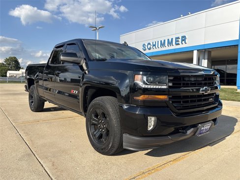 Used 2017 Chevrolet Silverado 1500 LT w/ Midnight Edition image 4