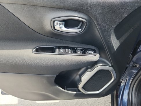 Used 2021 Jeep Renegade Latitude image 13