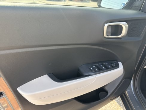 New 2025 Hyundai Venue SEL image 7